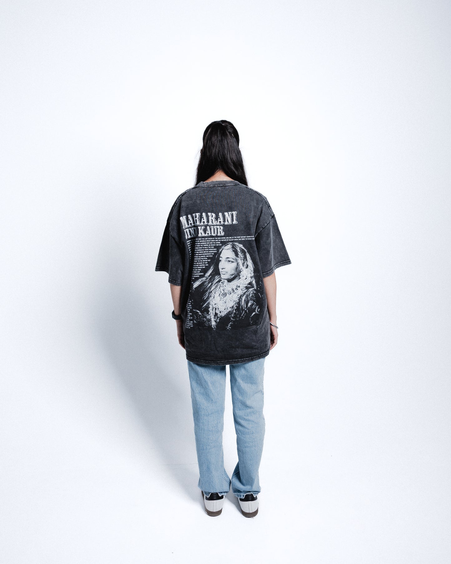 Maharani Jind Kaur T-shirt acid-washed V1